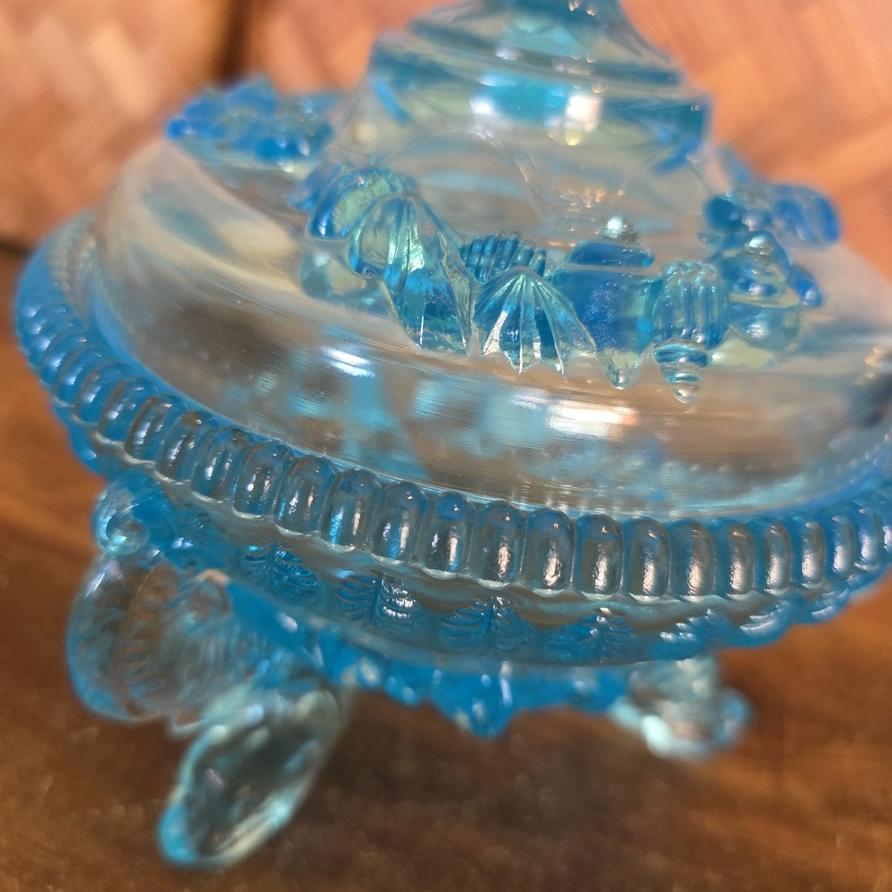 Westmoreland Argonaut Shell & Dolphin Aqua Footed Glass Candy Dish With Lid Blue - Picture 3 of 11